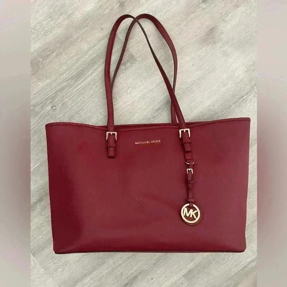 MICHAEL KORS Jet Set Leather Cherry Laptop Large Tote Handbag - Picture 1 of 10